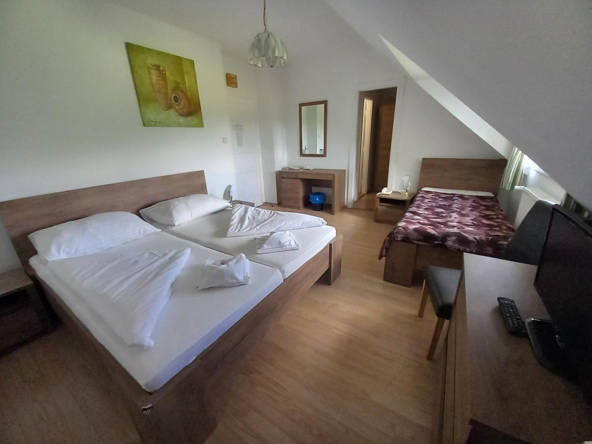 Hotel Familia Zamárdi Pokoj fotografie