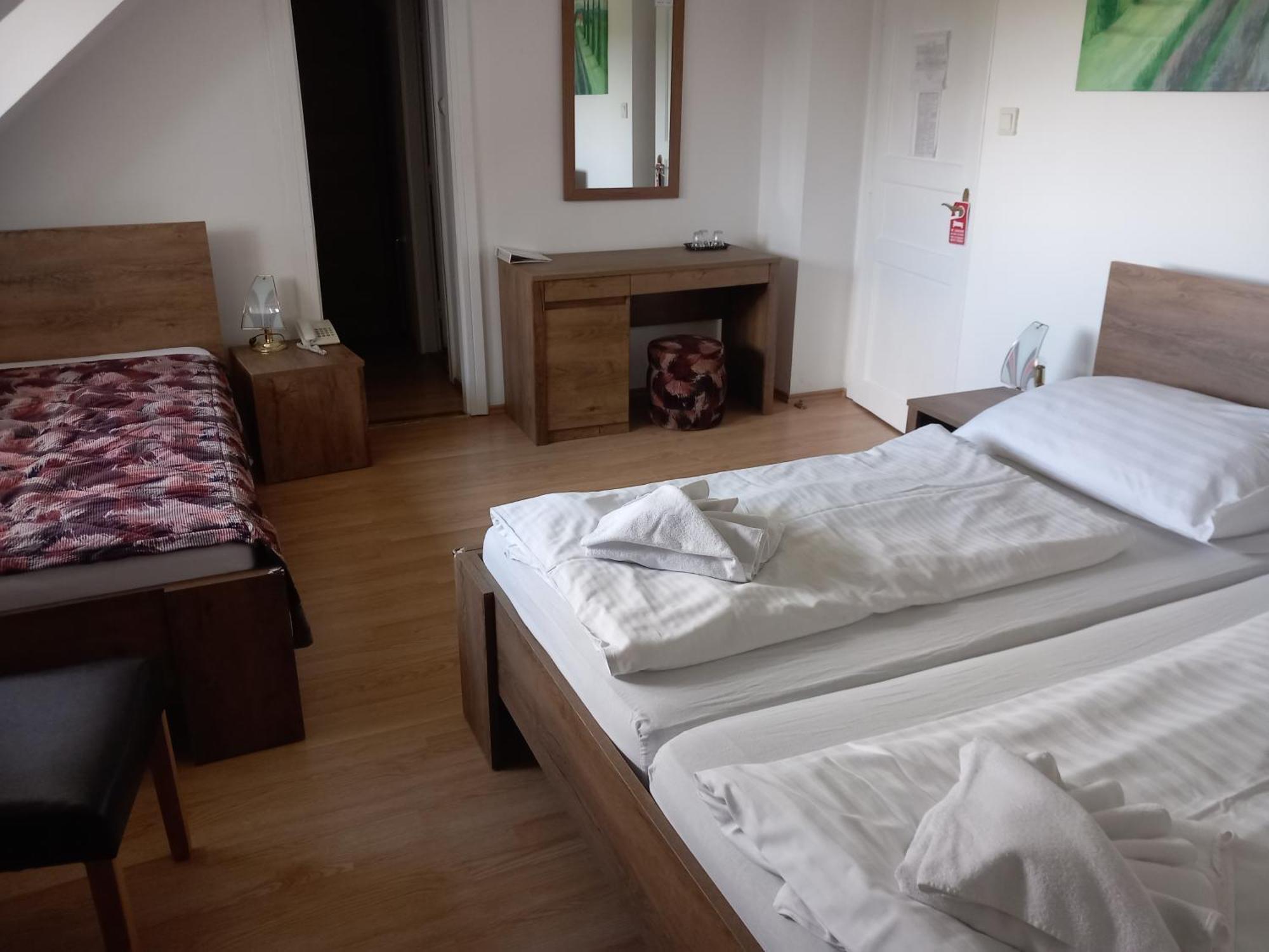 Hotel Familia Zamárdi Pokoj fotografie