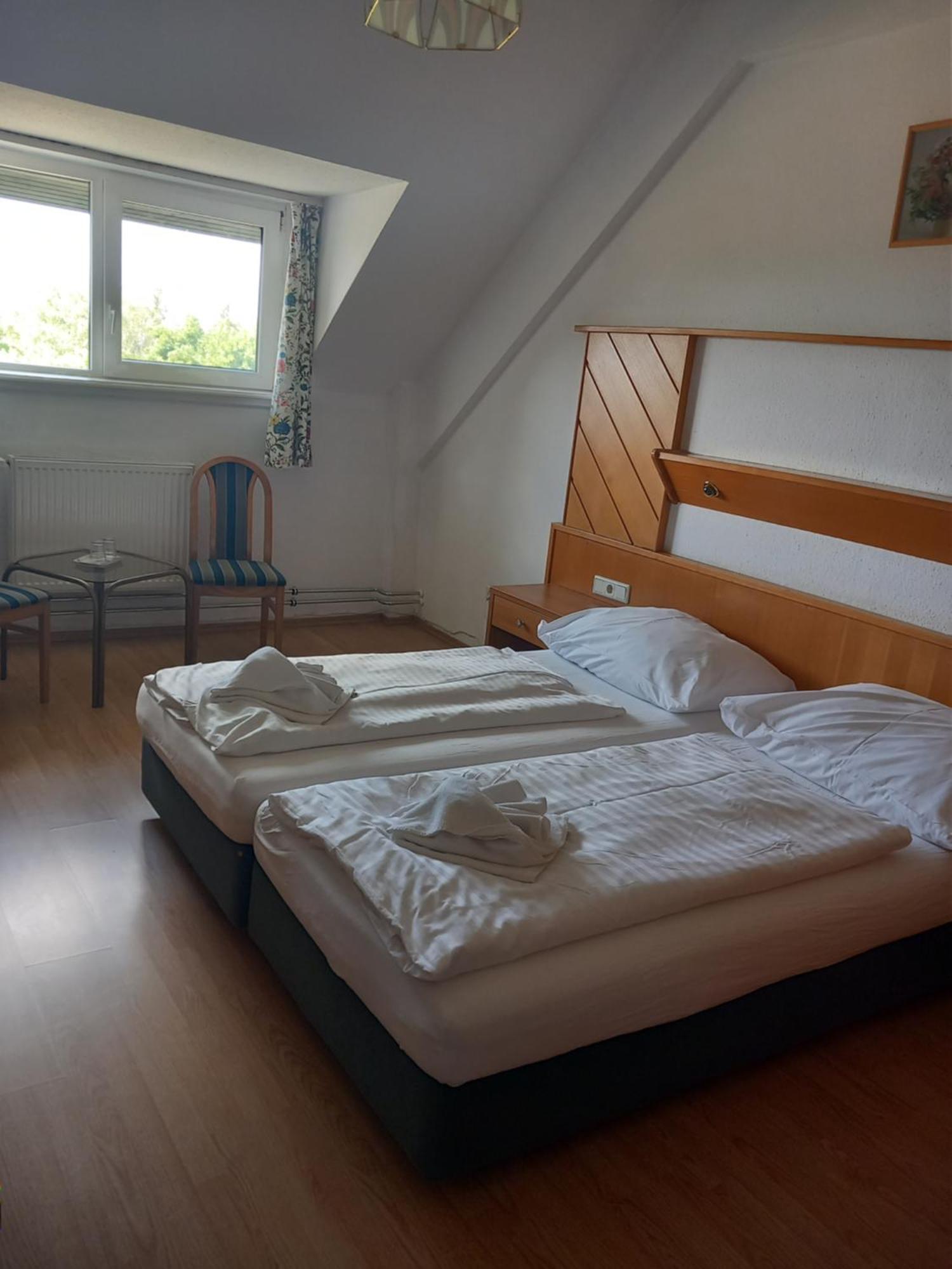 Hotel Familia Zamárdi Pokoj fotografie