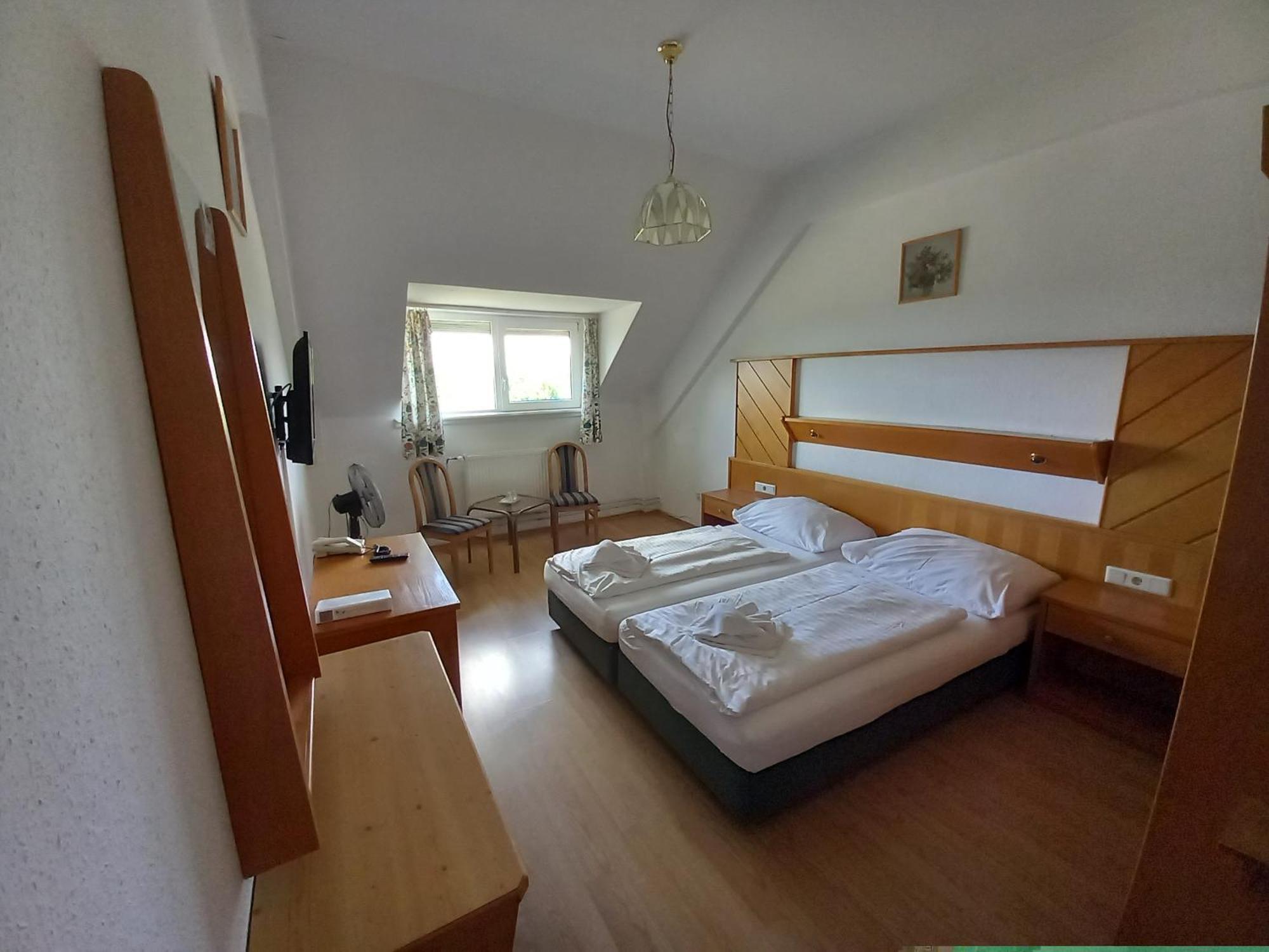 Hotel Familia Zamárdi Pokoj fotografie