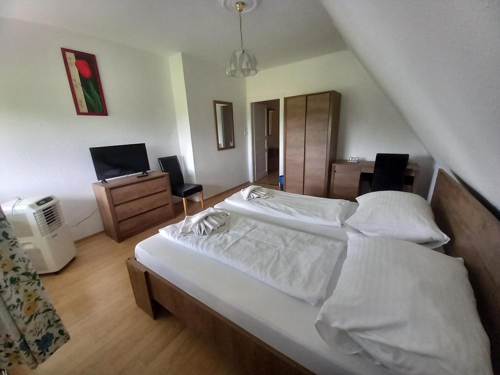 Hotel Familia Zamárdi Pokoj fotografie